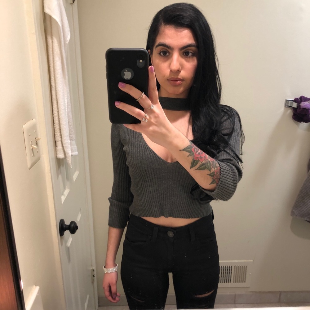 Cut-out choker crop top